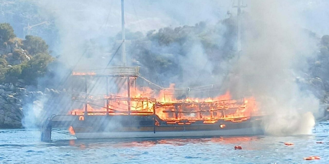 Marmaris'teki 'tur teknesi' yangınının nedeni belli oldu