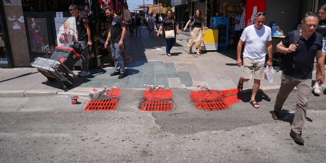 2 kişinin akıma kapılıp öldüğü sokaktaki mazgallar kırmızıya boyandı