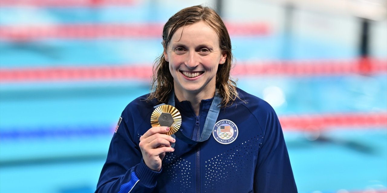 Ledecky, kendi olimpiyat rekorunu geliştirerek altın madalya kazandı