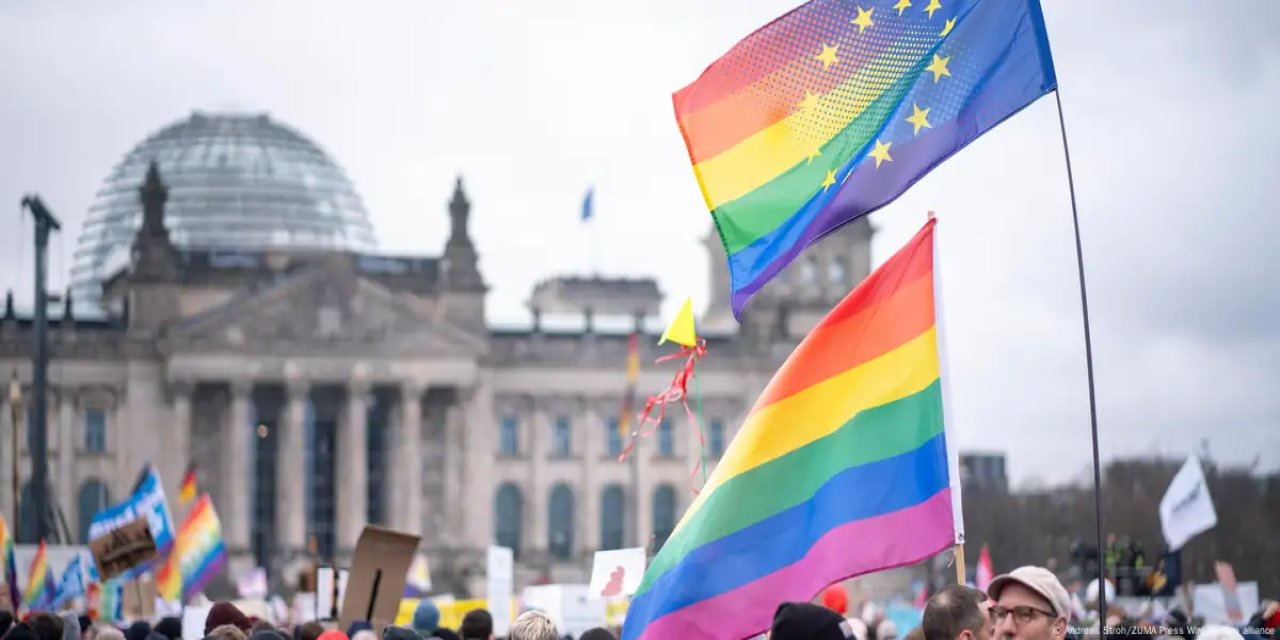 Almanya'da LGBTQI+'lar için anayasa değişikliği tartışması