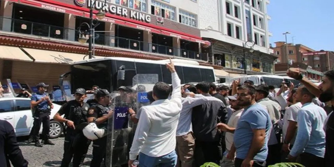 Diyarbakır’da Hanniye protestosunda Burger King’e saldırı