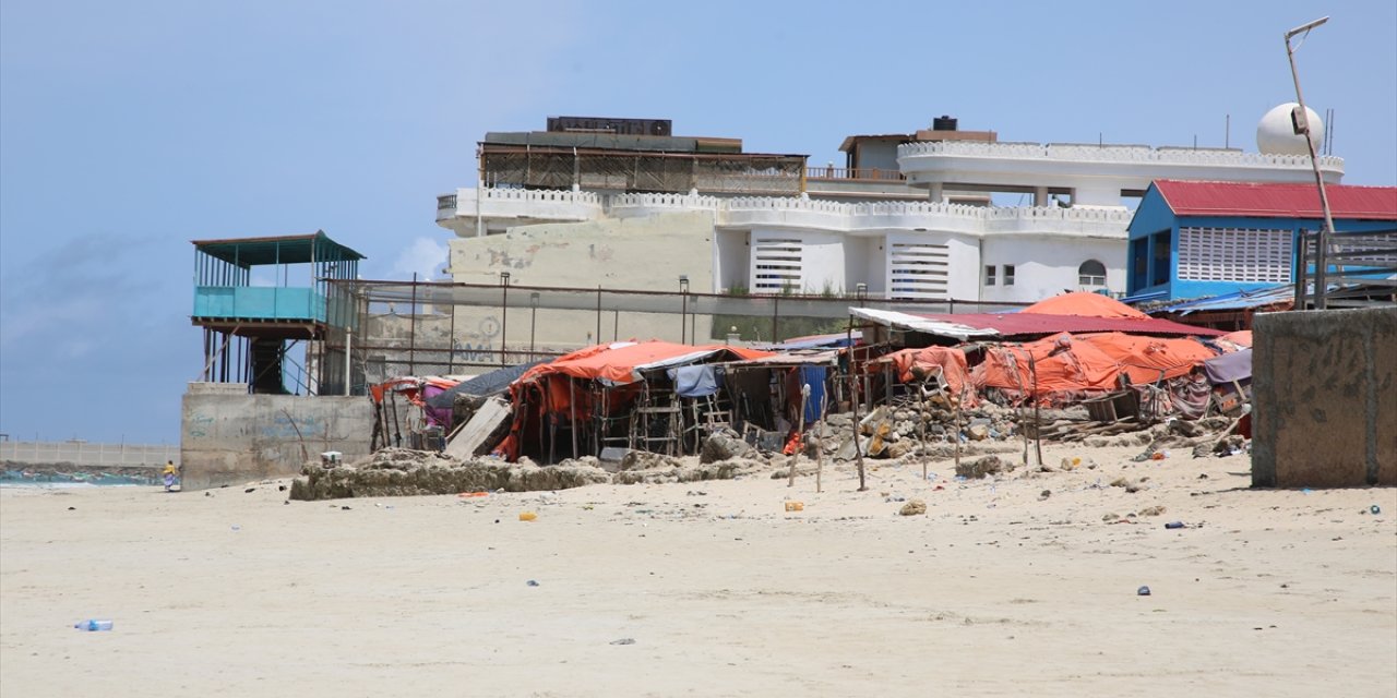 Somali'de plaj ve otele saldırı: En az 32 ölü