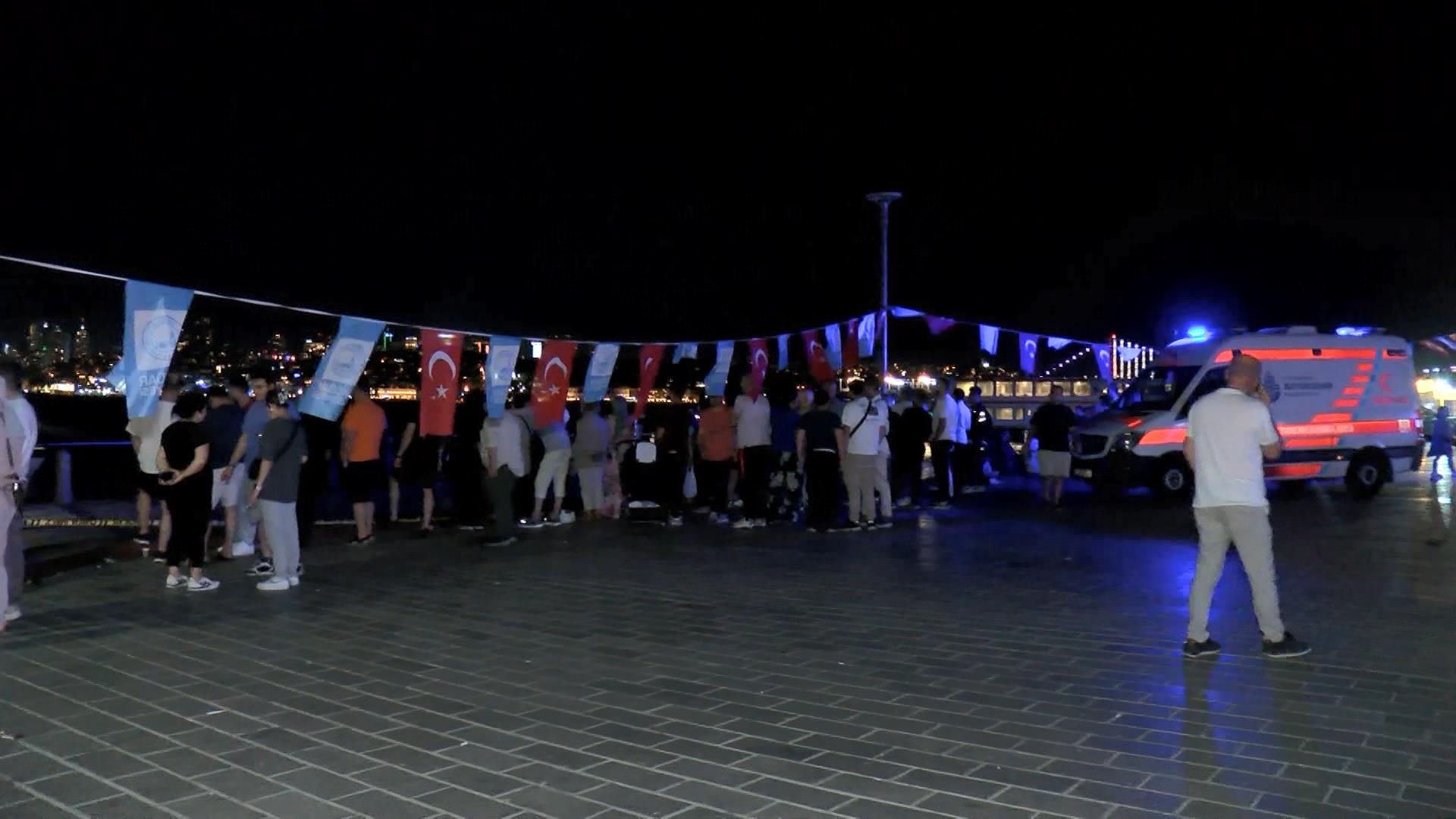 Üsküdar'da denize düşen kadın kayboldu