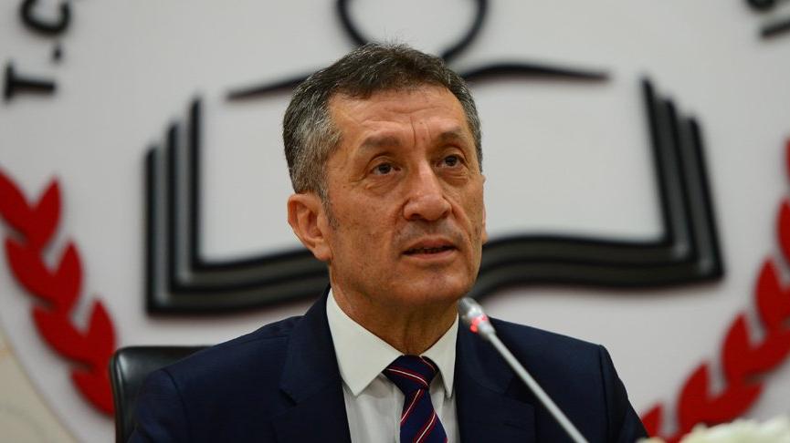 Bakan Selçuk'tan "Kardeşi MEB'e 25 milyon TL'lik satış yaptı" iddialarına  yanıt: "Hizmet aboneliği bedeli"