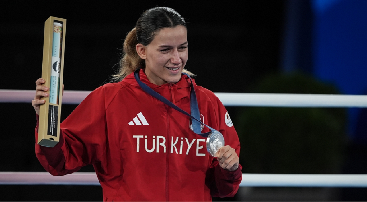 Hatice Akbaş gümüş madalya kazandı