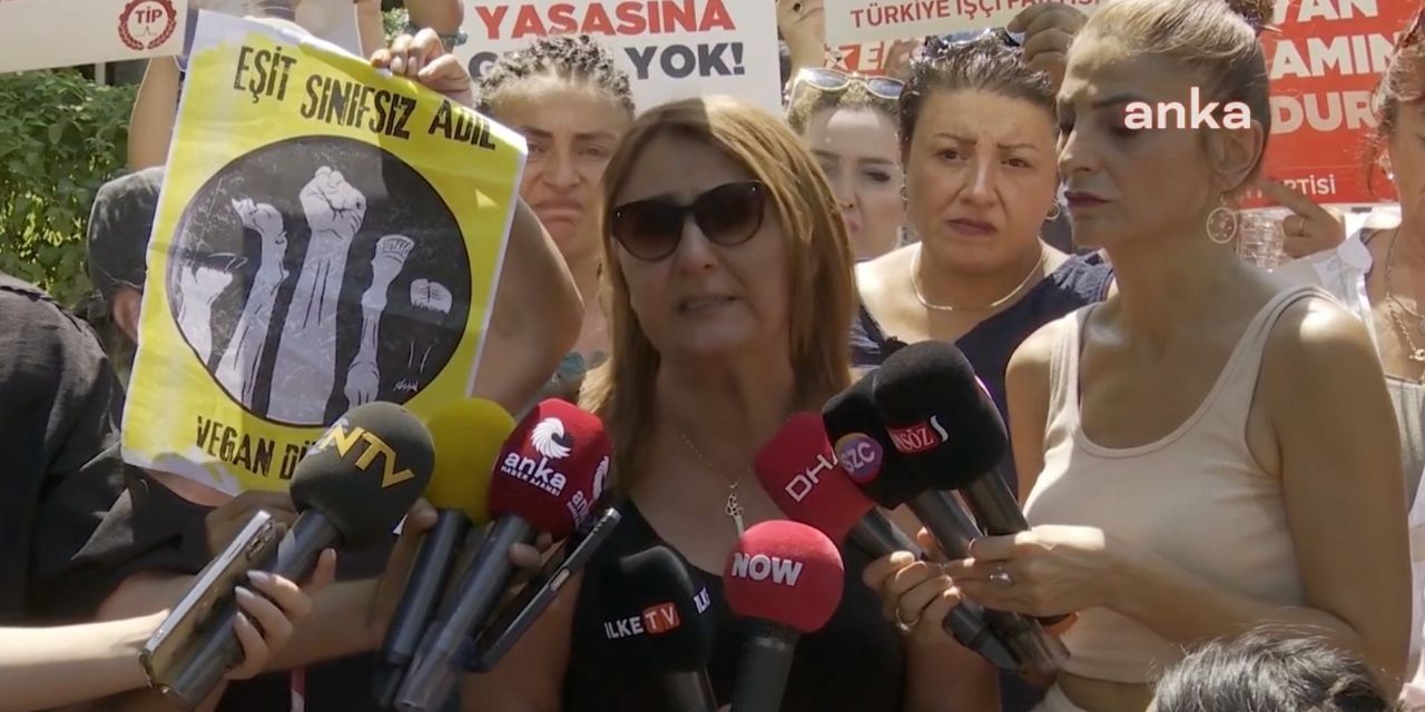 Hayvan hakları savunucuları Altındağ Belediyesi'ni protesto etti