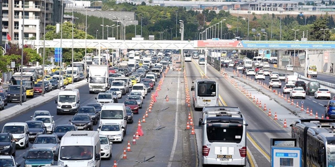 Metrobüs hattında 45 günlük yol çalışması; D-100 iki şeride düşüyor