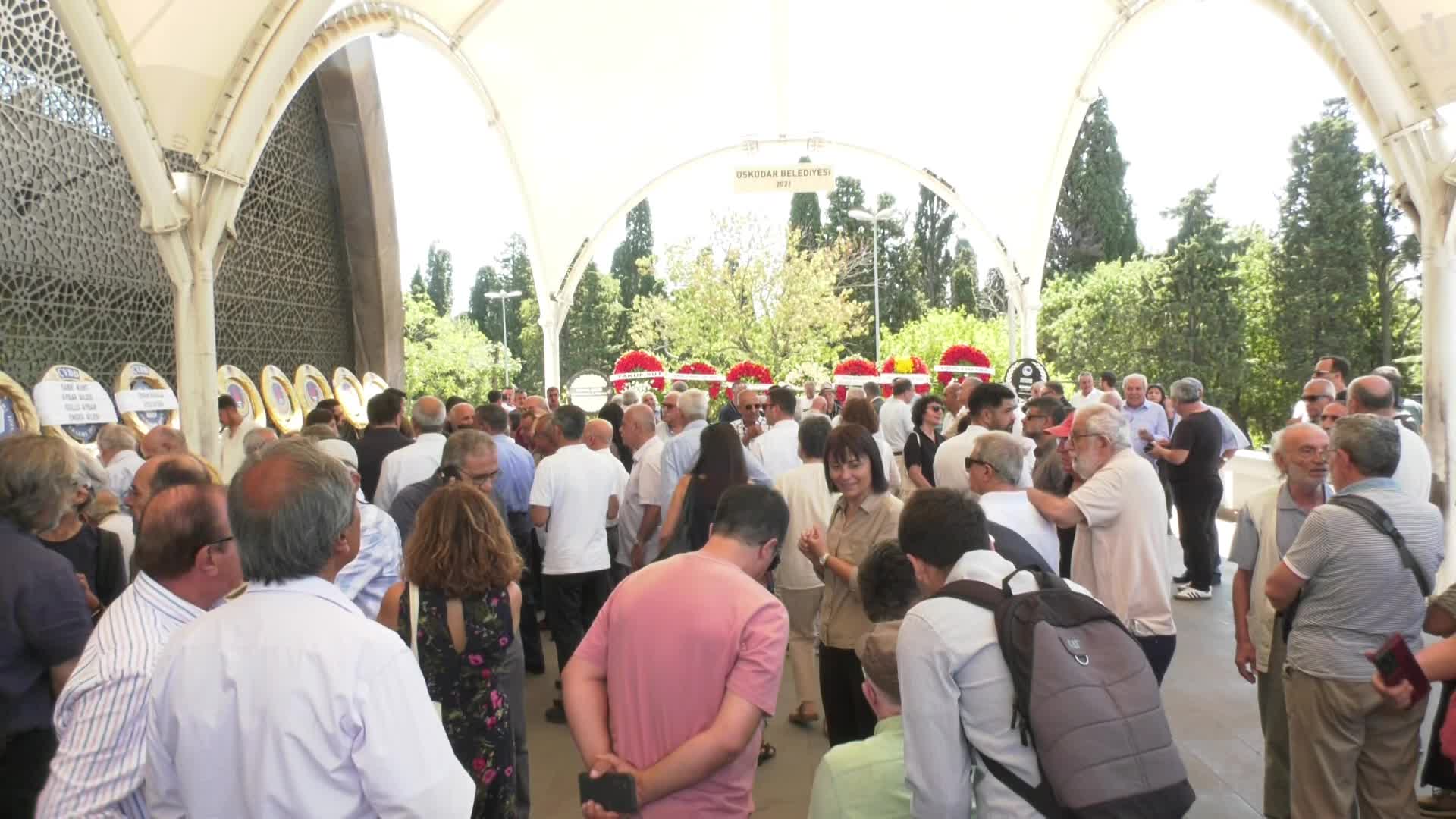 Tarık Ziya Ekinci için İstanbul'da cenaze töreni düzenlendi