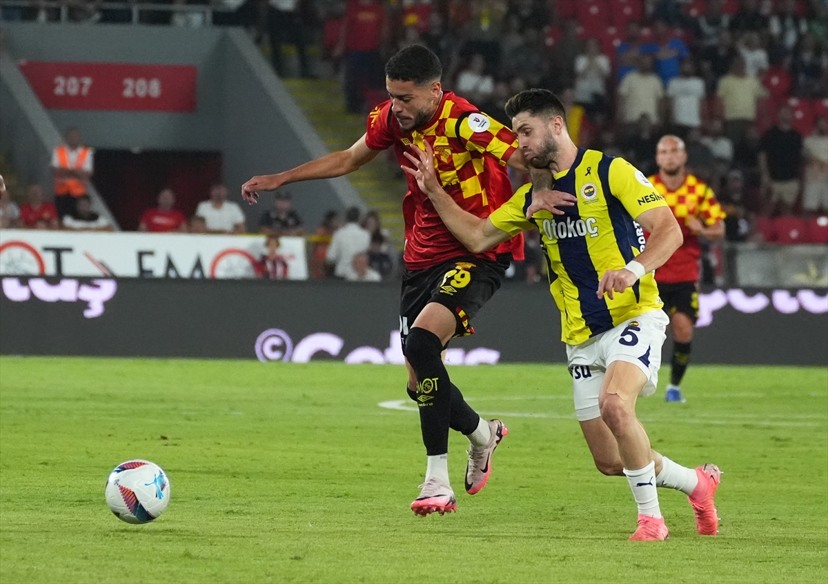 Fenerbahçe, deplasmanda Göztepe ile 2-2 berabere kaldı