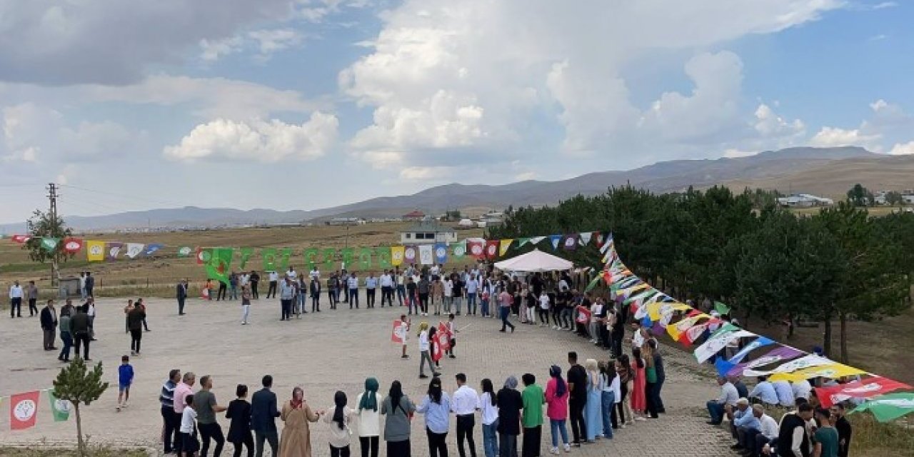 Erzurum'da 'halay operasyonlarına' karşı 'halay şöleni'