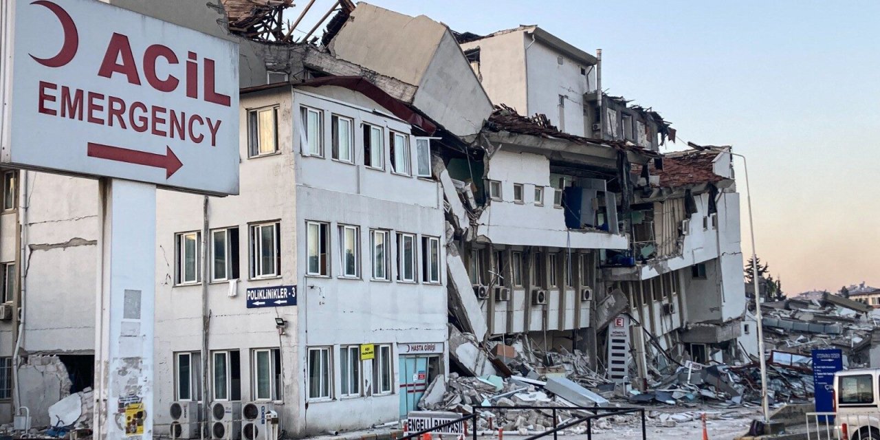 Depremde hastaneler yıkılmıştı; Dönemin il sağlık müdürüne yeni görev