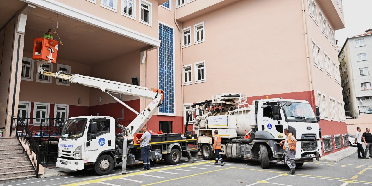 Şişli Belediyesi okullarda bakım ve onarım çalışması yaptı