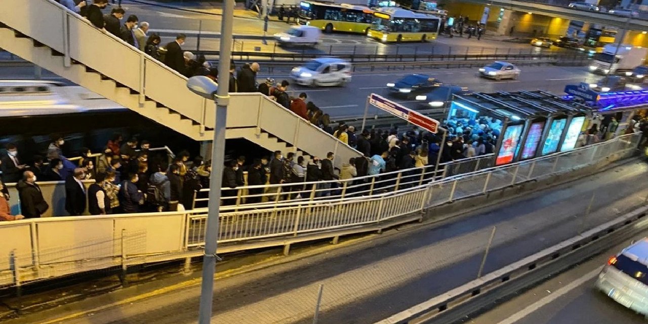 Yenibosna metrobüs durağı trafiğe kapatılacak