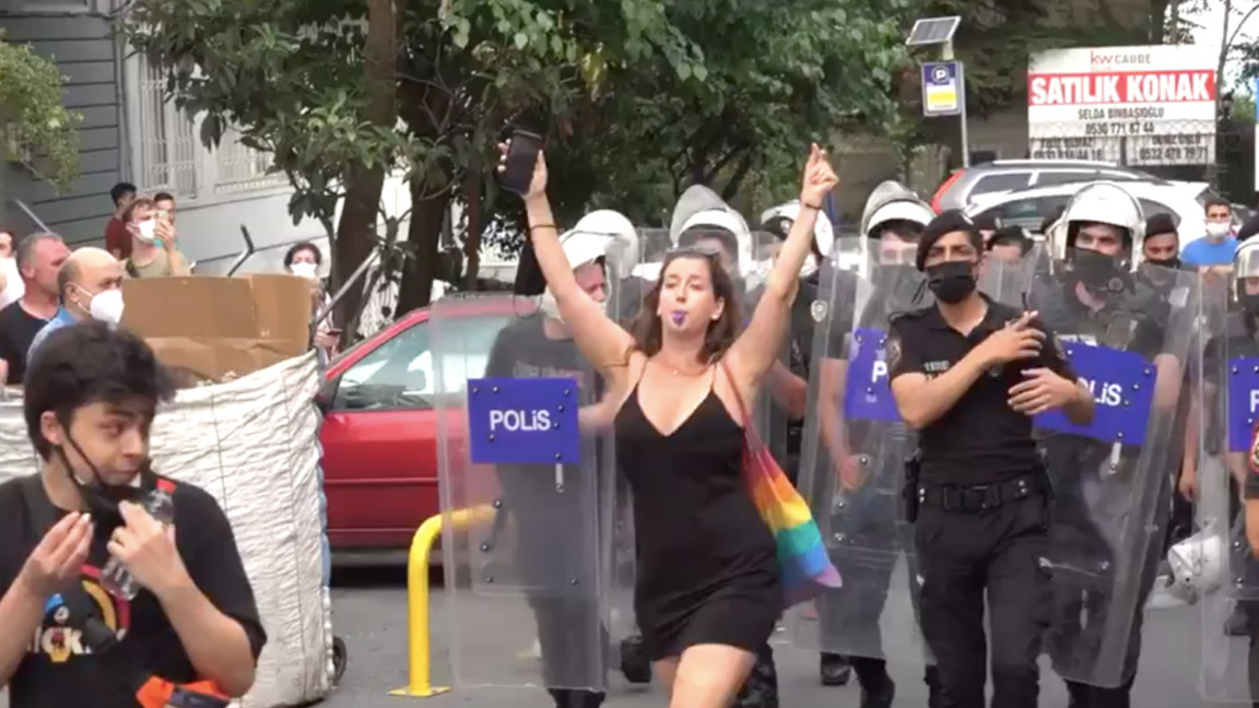 Madonna Türkiye'deki Onur Yürüyüşü'nü paylaştı: Neden bu kadar polis var