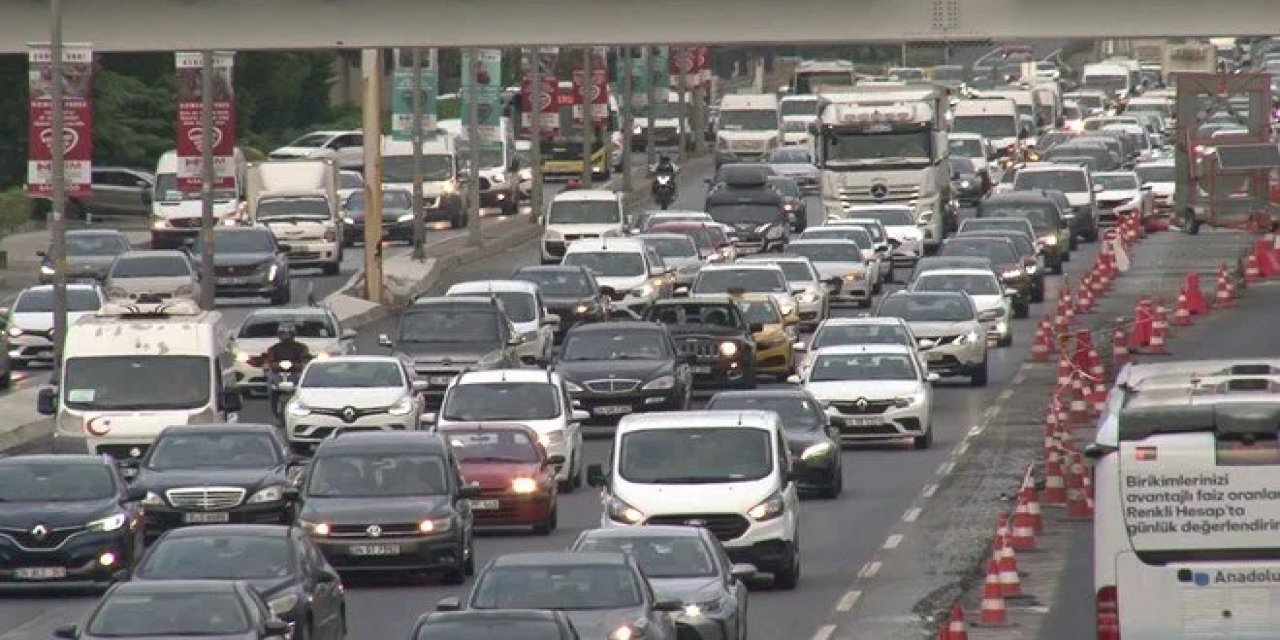 Okul zili çaldı: İstanbul'da trafikte yoğunluk oluştu