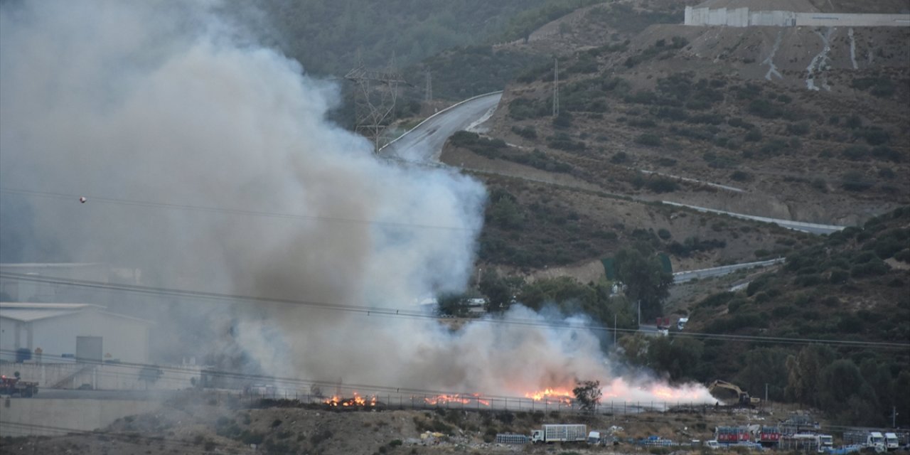 İzmir'de katı atık depolama sahasında yangın çıktı