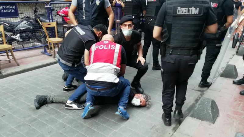 'Orantısız güç' kararı: Polis, gazeteci Bülent Kılıç'a tazminat ödeyecek