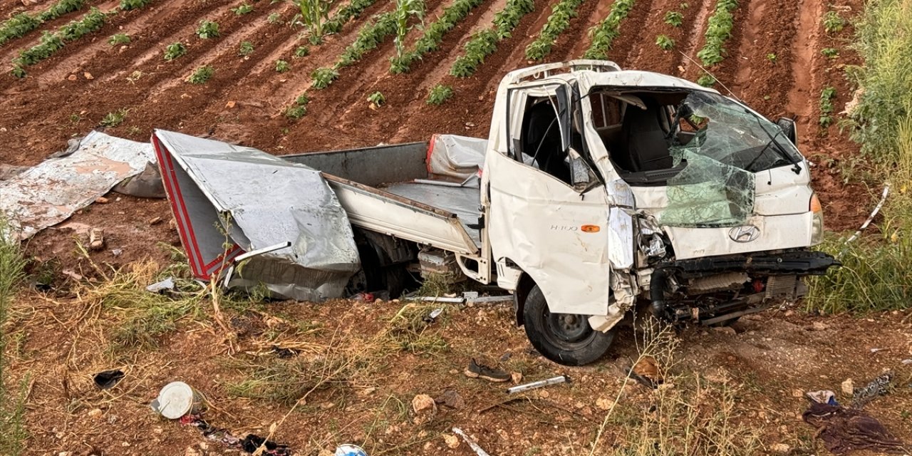 Gaziantep'te tarım işçilerini taşıyan pikap devrildi: 1 ölü, 22 yaralı