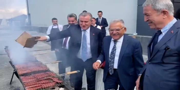 AKP'liler, Kayseri'de sucuk partisi verdi