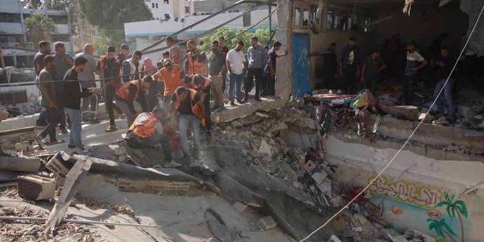 İsrail, Filistinlilerin sığındığı BM okulunu üçüncü kez bombaladı