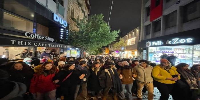 Valilik yasakladı, Taksim polis ablukasında ama kadınlar yasağı tanımadı