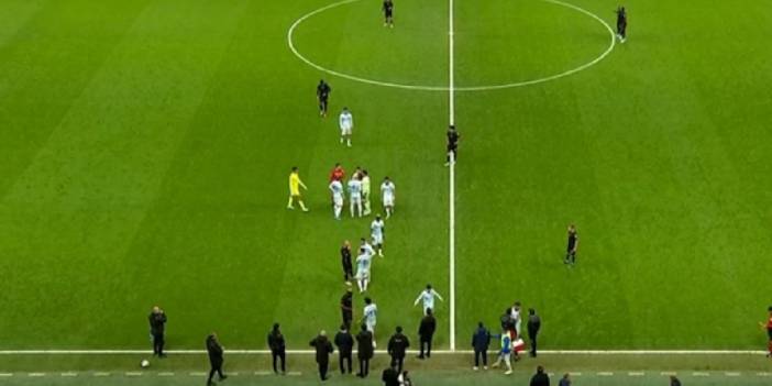 Galatasaray'la oynayan Adana Demirspor sahadan çekildi