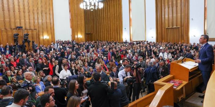 Özgür Özel'den süreç çağrısı: Meclis çatısı altında çözülmeli