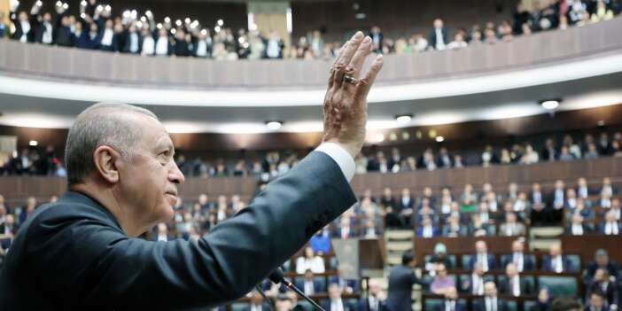 AKP'de yeni düzenleme: Bakanlar soruları yanıtlamadı