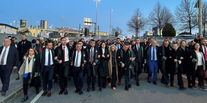 Avukatlardan İstanbul Barosu hakkındaki mahkeme kararına karşı eylem