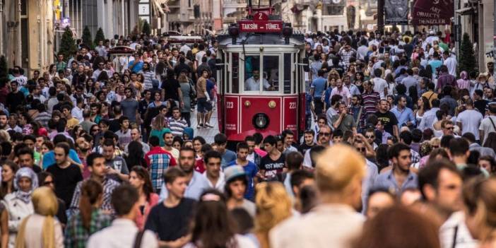 Araştırma: Halkın yüzde 68'i yaşam tarzında Batı'yı örnek alıyor