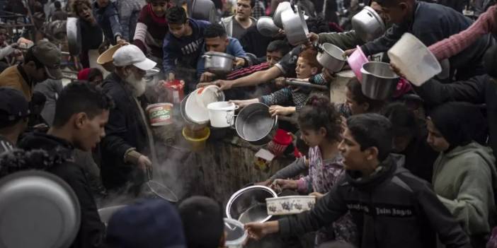 İsrail: Gazze'ye bir buğday tanesi bile girmeyecek