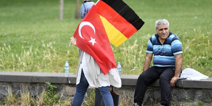 AKP raporu: Almanya'da yaşayan gurbetçilerin yüzde 3'ü Türk vatandaşlığına başvurdu