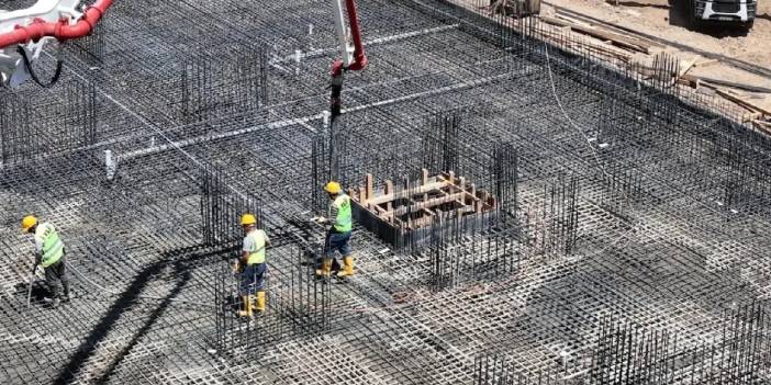 Depremzede başını sokacak ev bekliyor, AKP'li belediye külliye derdinde