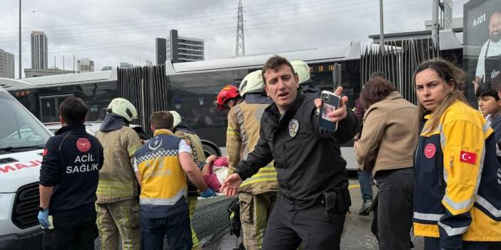 Beylikdüzü'nde metrobüs kazası: 1 kişi hayatını kaybetti