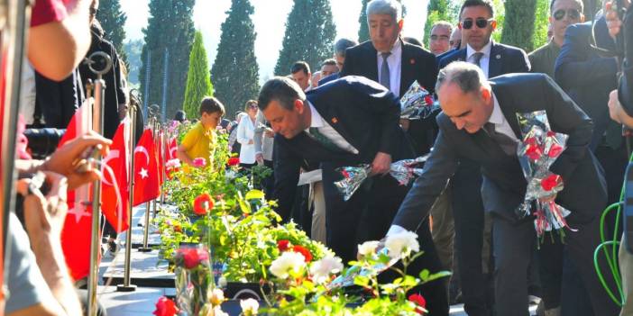 Özgür Özel, Soma'nın 11'inci yılında Maden Şehitliği'ni ziyaret etti