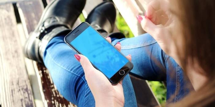 OECD: Türkiye'deki çocuklar telefondan uzak kalınca huzursuz hissediyor