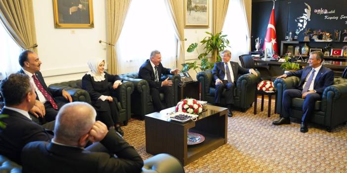 Ahmet Davutoğlu, TBMM'de Özgür Özel'i ziyaret etti