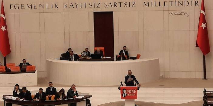 TBMM'de pankart tartışması: İmamoğlu'nun resmini görünce niye kışkırasınız?