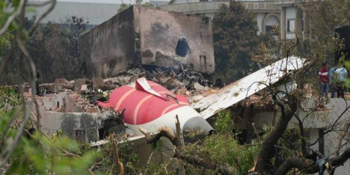 Hindistan'da uçak kazası: Acil güç sistemi devredeydi