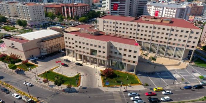 AKP'li belediyeden dekan ve rektörlere 775 bin TL'lik yemek