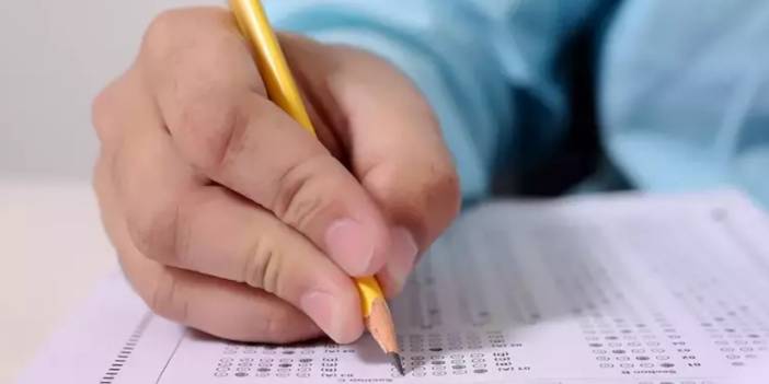 YKS manzaraları: Kapıdan atlayanlar, bayılanlar, yanlış okul önünde bekleyenler...