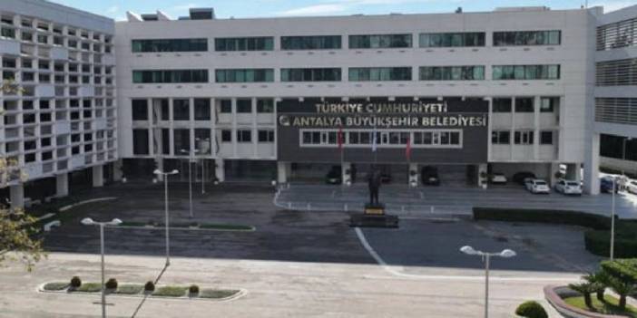 CHP'nin Antalya mitingine saatler kala yeni operasyon: Polis belediyede
