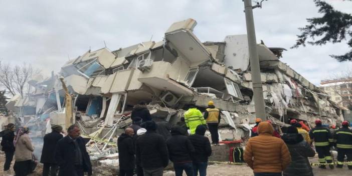 6 Şubat depremlerinde yıkılan apartman için eski belediye başkanına soruşturma izni