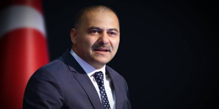 Bakan yardımcısı Sayan, 10 diplomasından 4'ünü sildi