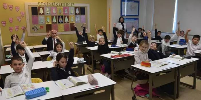 Okul kıyafetlerinde değişiklik: 4 yıl boyunca kullanılacak