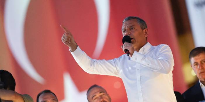 Özgür Özel'den Erdoğan'a: Bunu senin böyle alnına yapıştırmazsam