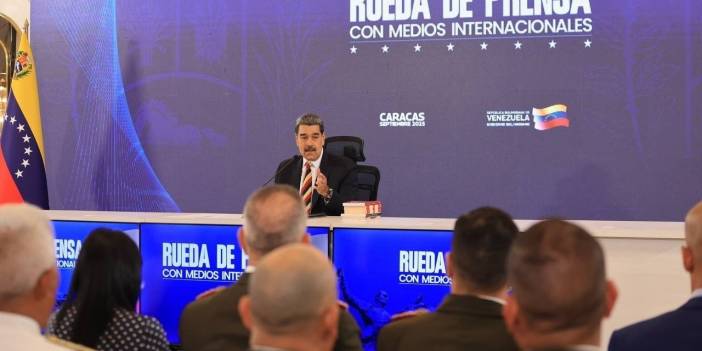 Maduro: 1200 füze taşıyan 8 ABD savaş gemisi Venezuela'yı hedef almış durumda