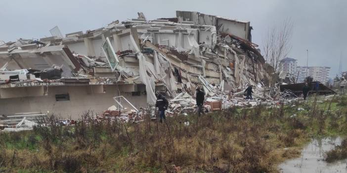 Depremde yıkılan Nilüfer Apartmanı: Valiliğin soruşturma izni vermediği belediye başkanına dava