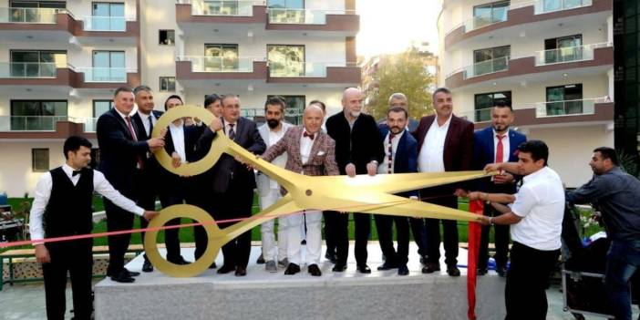 Depremde yıkılan ‘dünyanın en büyük makası’yla açılan Güçlü Bahçe Sitesi davasında 3 sanık tahliye edildi