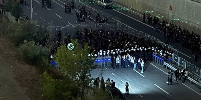 DEM Parti'den CHP'ye polis ablukasına tepki: 'Kayyım atamalarıyla halk iradesi yok sayılıyor'